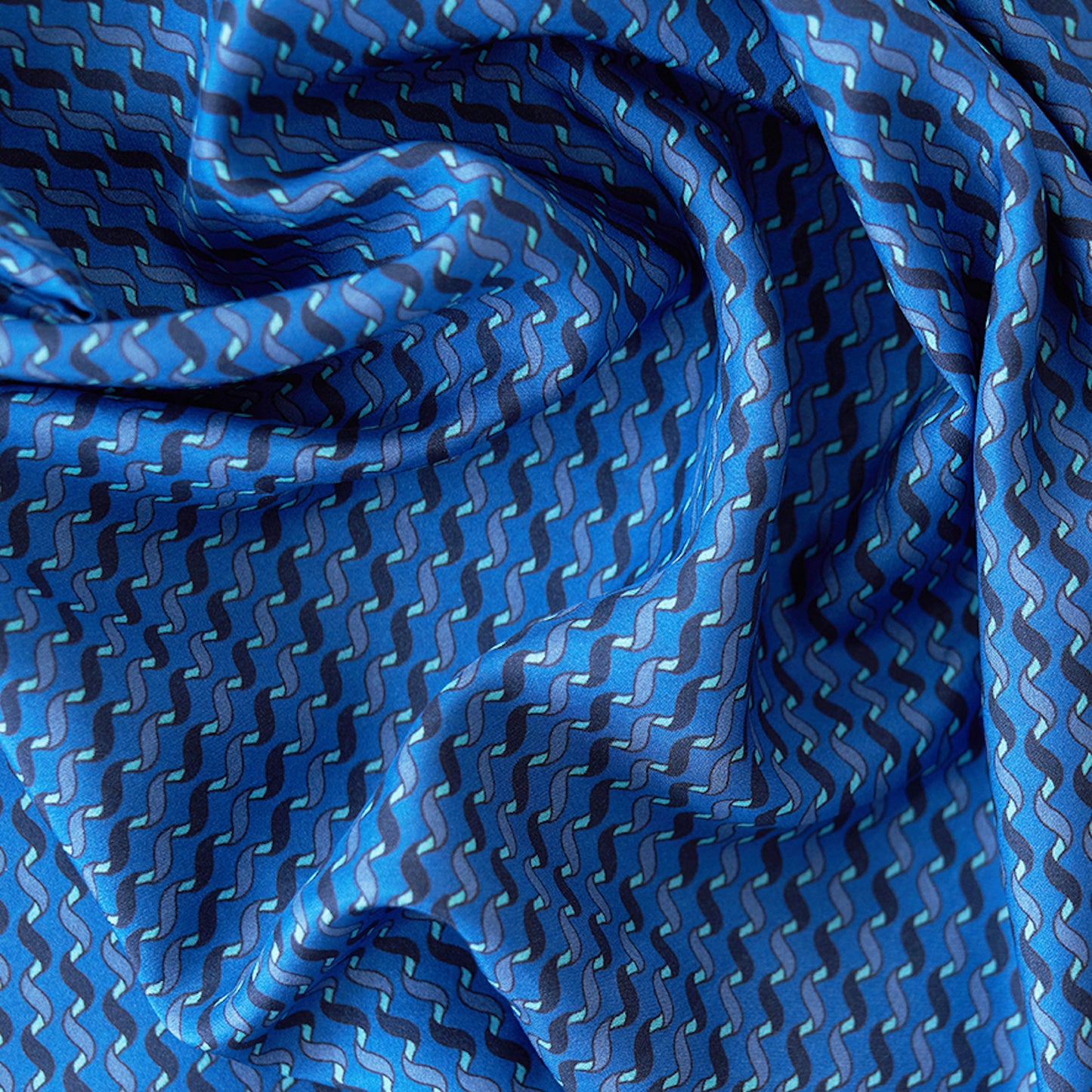 Foulard en soie 16, packshot aplat, Meilleur Ami Paris