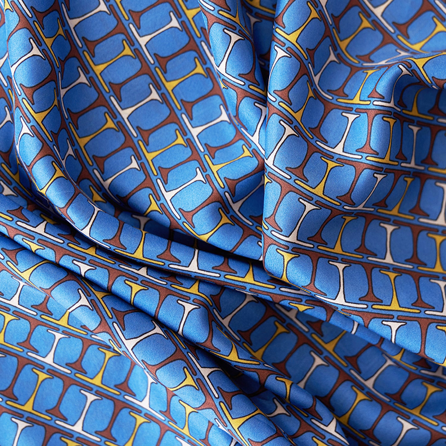 Foulard en soie 18, packshot, Meilleur Ami Paris