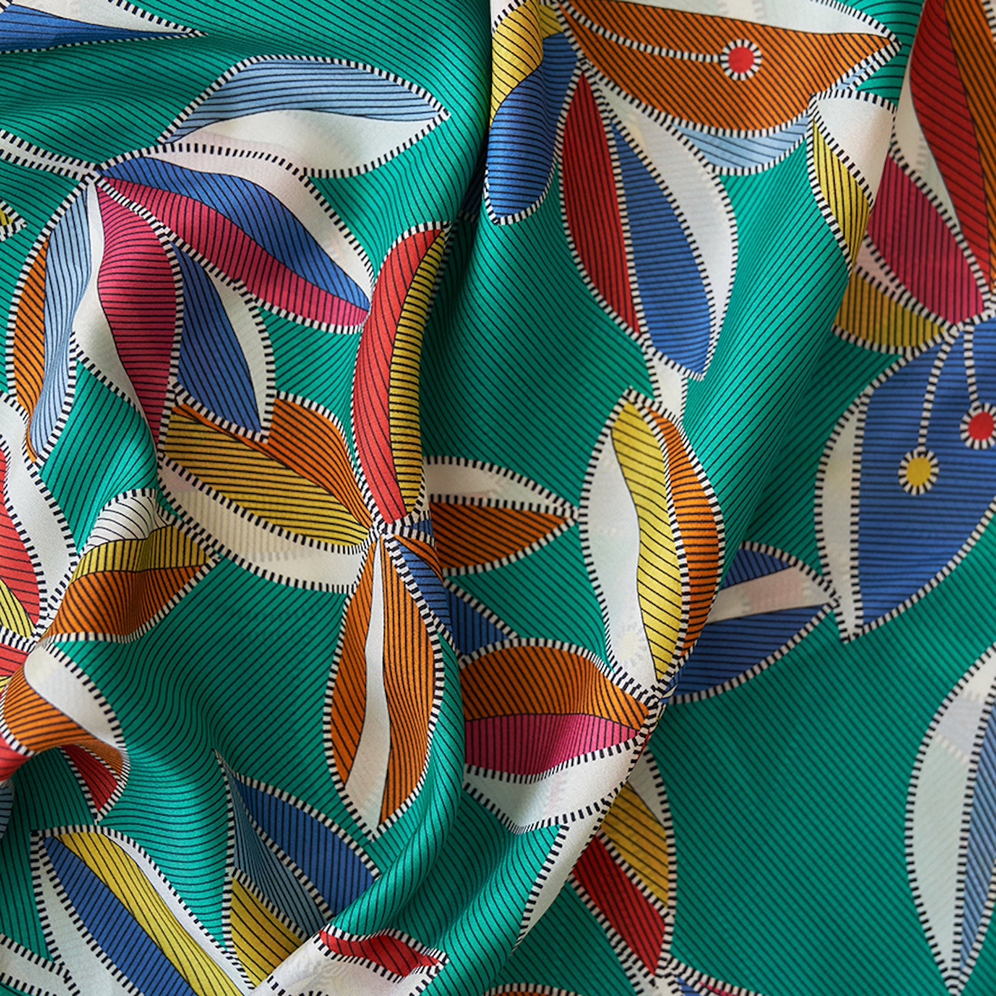 Foulard en soie 28, packshot aplat, Meilleur Ami Paris