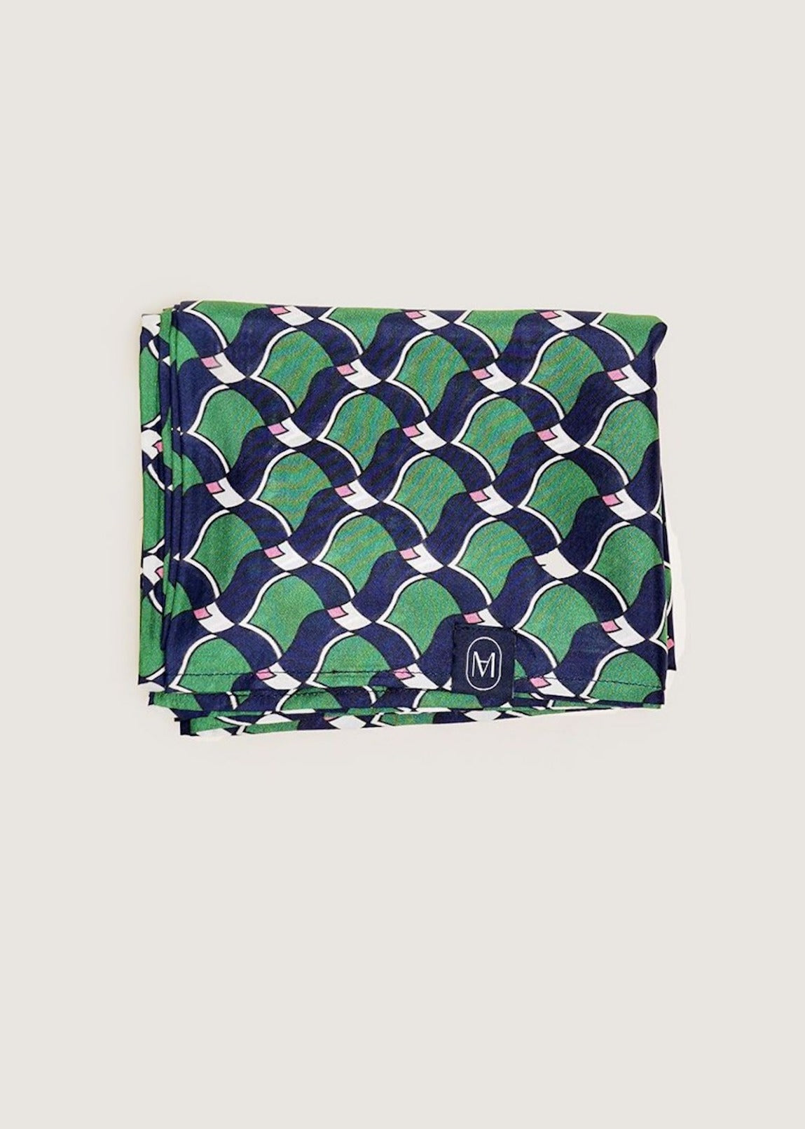 Foulard en soie 31, packshot plié, Meilleur Ami Paris