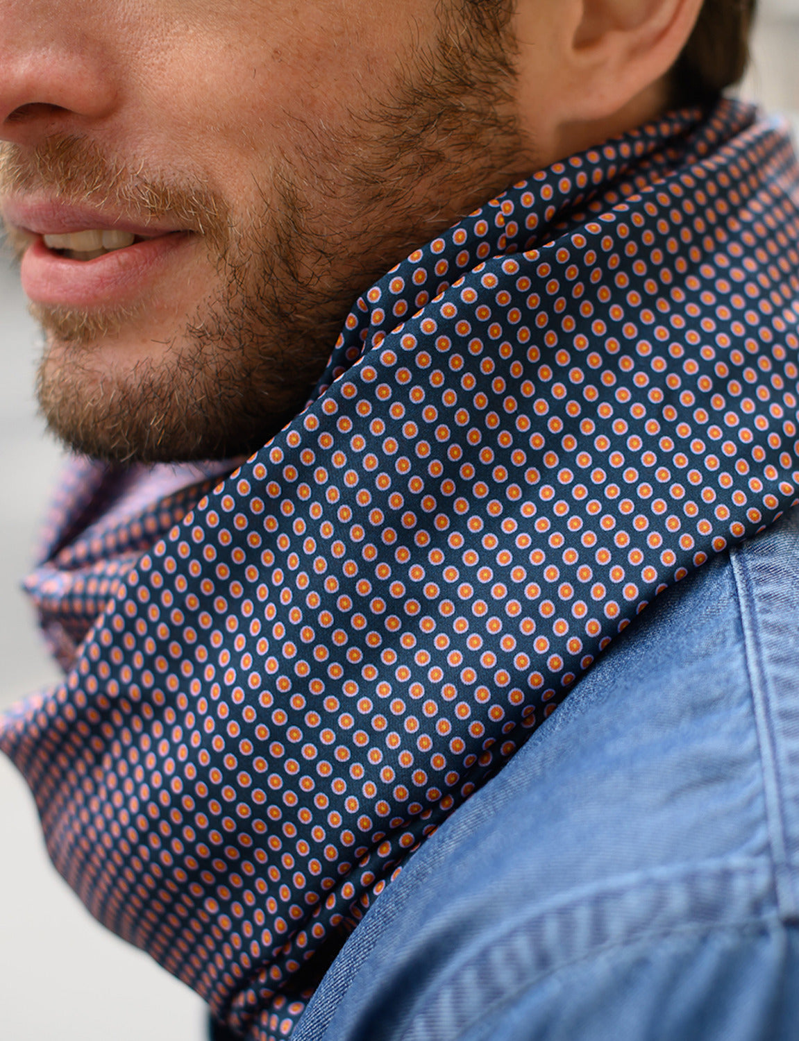 Foulard en soie 39, porté homme, Meilleur Ami Paris 