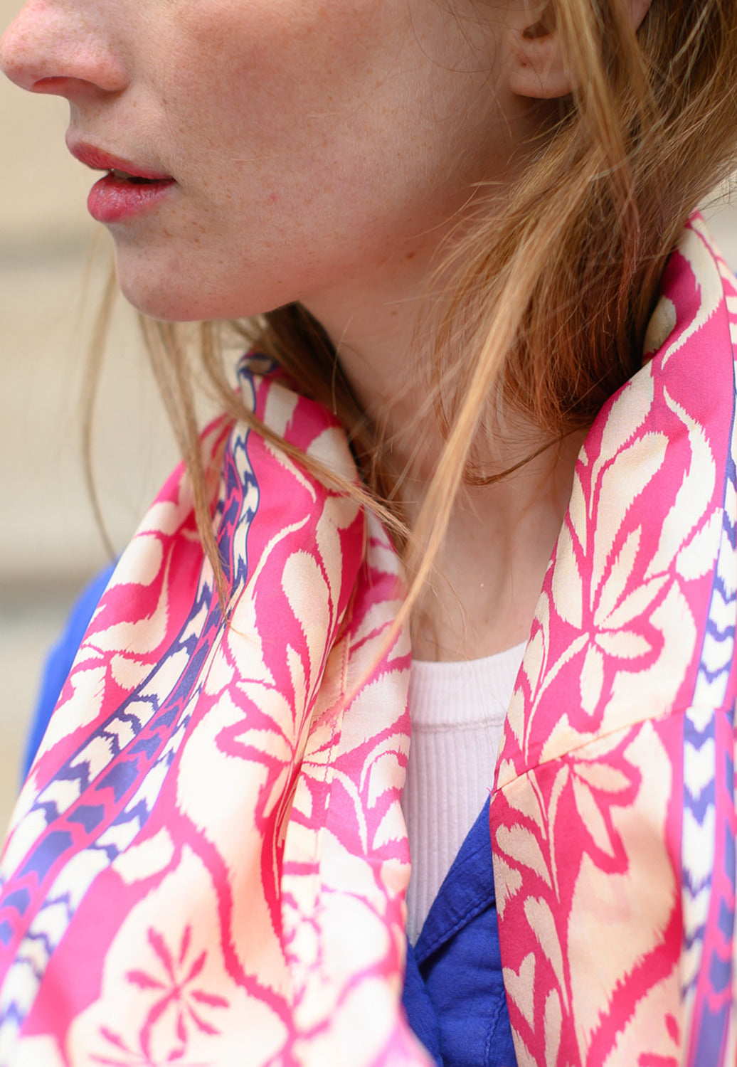 Foulard en soie 70, porté femme, Meilleur Ami Paris