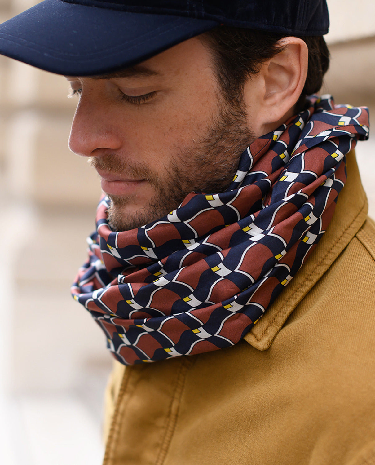 Foulard en soie 96, porté homme, vue 2, Meilleur Ami Paris