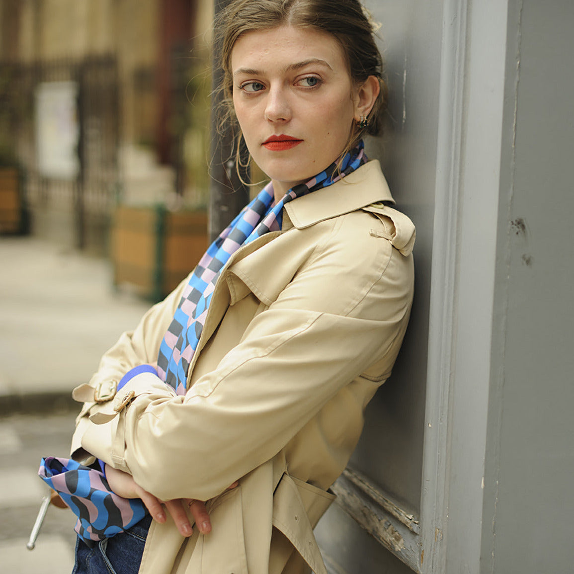 Foulard Soie 25 porté femme Meilleur Ami Paris vue large