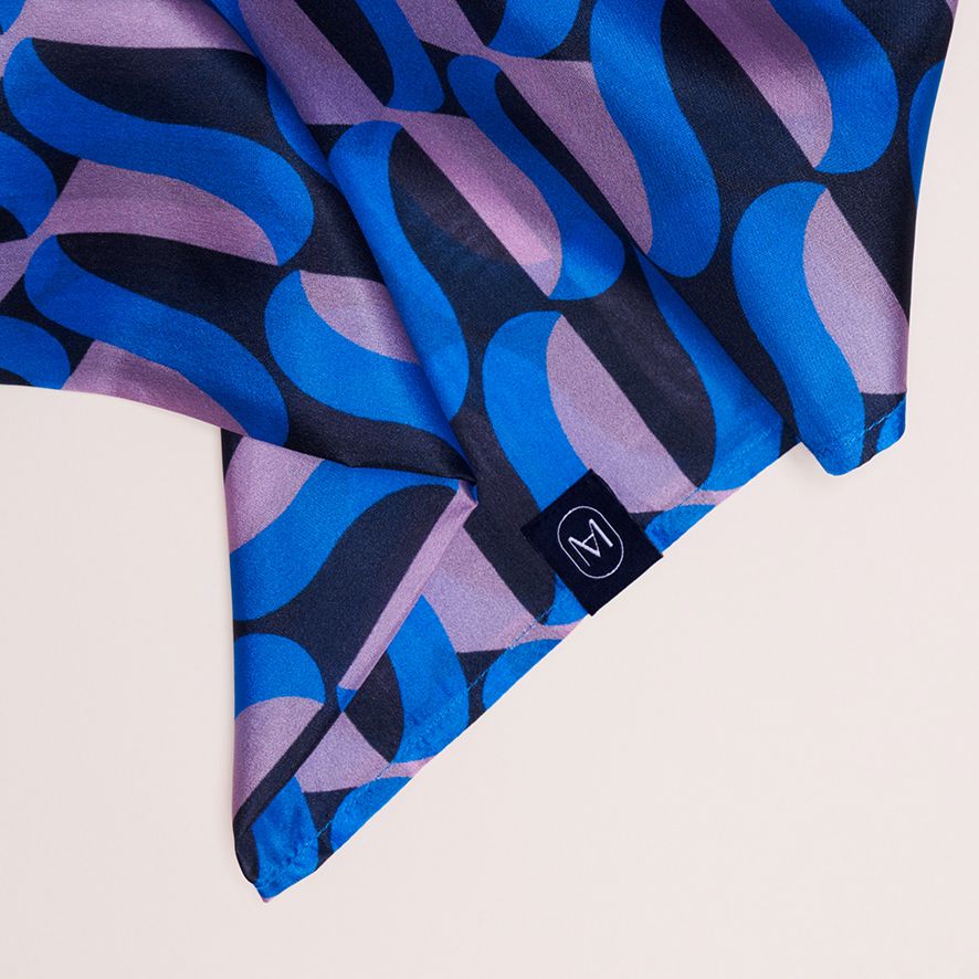 Foulard Soie 25 détail print et logo Meilleur Ami Paris