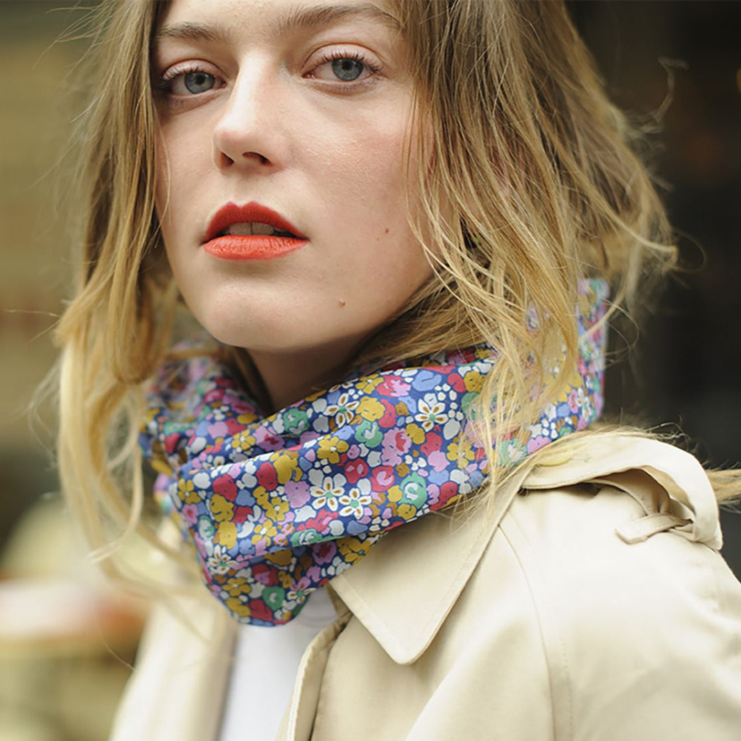 Foulard Soie 57 porté femme bis Meilleur Ami Paris