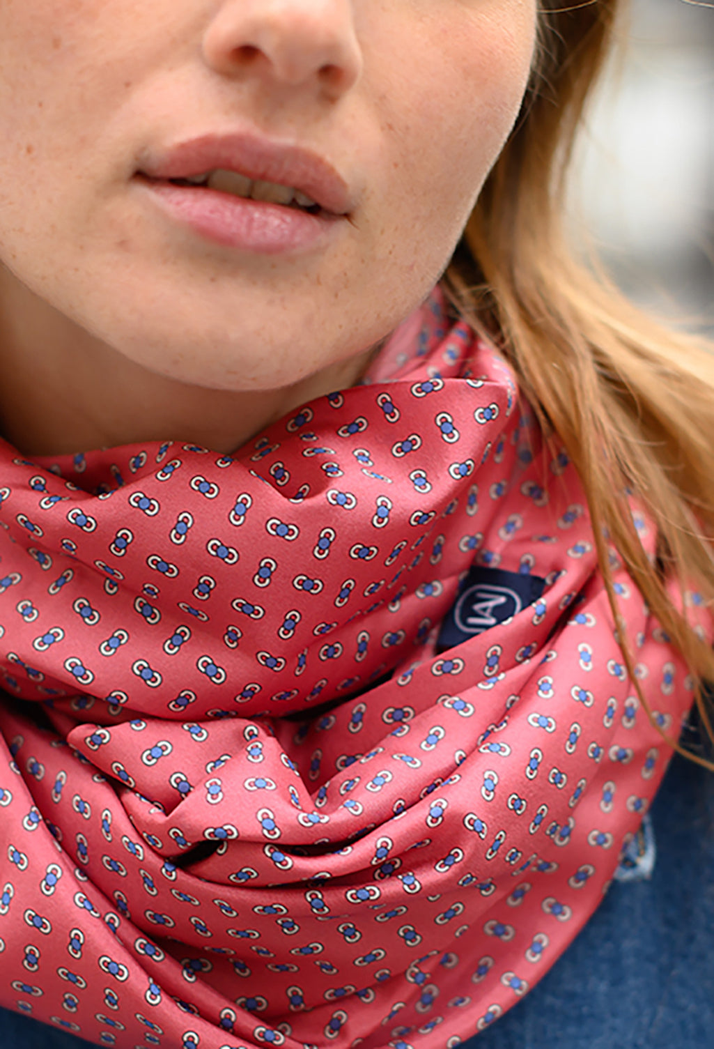 Foulard en soie 14, porté femme, Meilleur Ami Paris