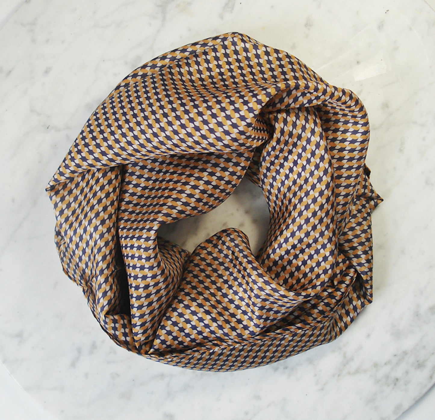 Foulard en soie 82, packshot snood, Meilleur Ami Paris